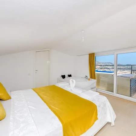 Luxuriously Furnished Penthouse With Terrace Pool And Jacuzzi In Kalkan Daire